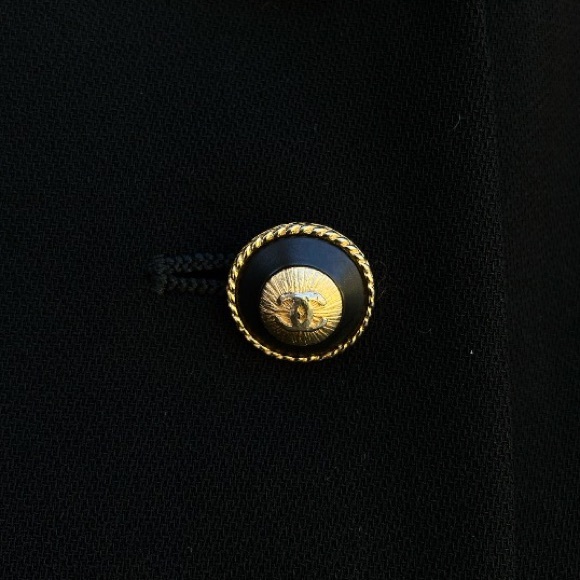 CHANEL | 93A Women’s Wool/Silk Black Double-Breasted Gold Button Jacket-Size 42 - Picture 9 of 15
